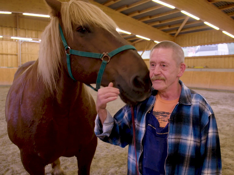 Bewohner mit Pferd - Immanuel Therapiezentrum Röthof in Schmalkalden Bewohner mit Pferd - Immanuel Therapiezentrum Röthof in Schmalkalden